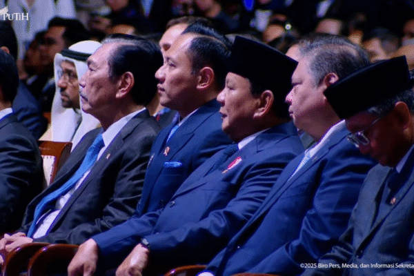 Prabowo Duduk di Sebelah Airlangga dan AHY di Konferensi Infrastruktur Internasional